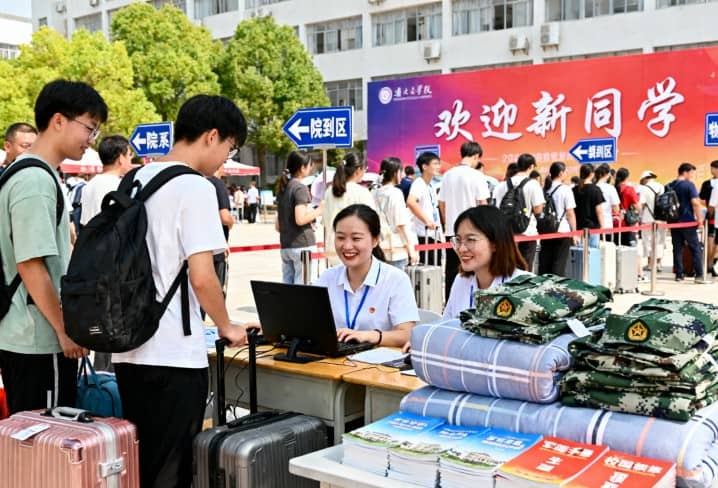 现场报到与物资领取